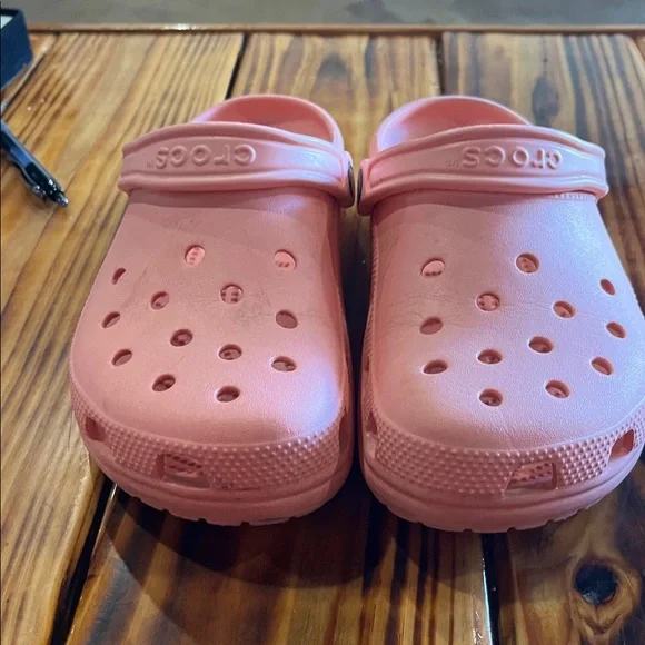 Pink crocs - Picture 2 of 5